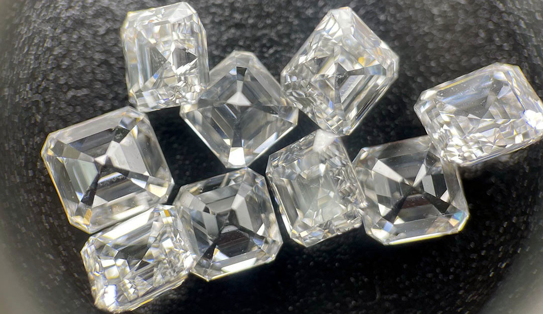mais recente caso da empresa sobre Diamantes do laboratório a transformar-se um favorito novo de tipos da joia