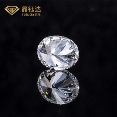 O laboratório fraco lustrado oval da cor branca de HPHT criou diamantes para a joia