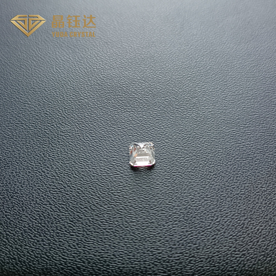 Fabricado em laboratório, de diamante polido, com corte VVS HPHT com certificação IGI.