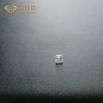 Fabricado em laboratório, de diamante polido, com corte VVS HPHT com certificação IGI.